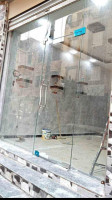 بناء-و-أشغال-montage-separation-et-reparation-de-verre-vitrine-cabine-balcon-bureau-دار-البيضاء-الجزائر