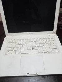 حاسوب appl mac book لي بيع بدون بطرية وا شاحن