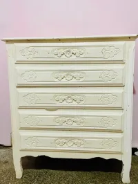 Commode classique sculptée en vrai bois 