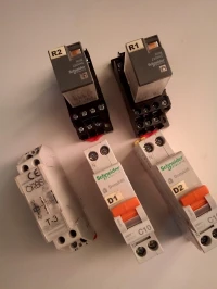 Relais miniatures Schneider Electric-série+disjoncteur+minuterie orbis 230v