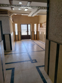 appartement-location-f4-alger-mahelma-algerie