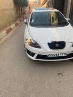 moyenne-berline-seat-leon-2012-fr-chlef-algerie