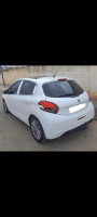 voitures-peugeot-208-2015-active-facelift-abdelmalek-ramdane-mostaganem-algerie