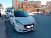 voitures-peugeot-208-2015-allure-ksar-el-hirane-laghouat-algerie