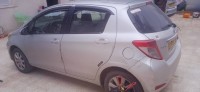 سيارات-toyota-yaris-2012-حمادي-كرومة-سكيكدة-الجزائر
