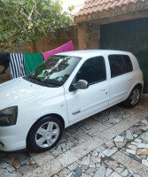 voitures-renault-clio-campus-2012-bye-annaba-algerie