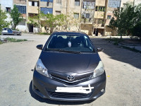 سيارة-صغيرة-toyota-yaris-2012-touch-البرواقية-المدية-الجزائر