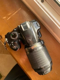 Nikon D3200 + عدسة 55-200mm بحالة ممتازة -  فرصة ما تتفوتش!