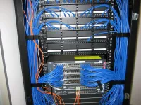 Installation de réseau informatique et téléphonique (Câble FTP Cat5e, 6 et 6a , armoires de brassages, panneau de brassage, switch, Point WiFi ...)