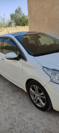 voitures-peugeot-208-2014-allure-bou-saada-msila-algerie