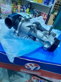 Pompe à eau mercedes classe A200 A250 CLA 200 CLA 250 