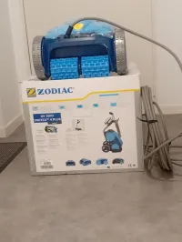 Robot pour nettoyage de piscines 