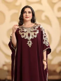 Robe Caftan bordeaux grande taille à manches chauve-souris avec bloc de couleur et patch brodé