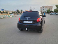 voitures-peugeot-208-2014-allure-remchi-tlemcen-algerie