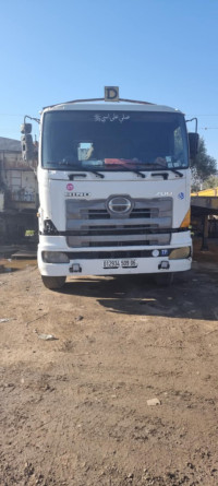 camion-hino-2009-oued-ghir-bejaia-algerie