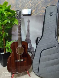 Belle guitare Guild California USA.