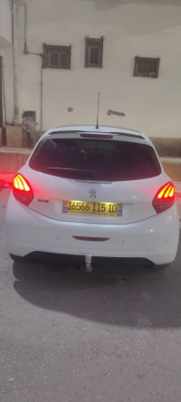 voitures-peugeot-208-2015-allure-facelift-sour-el-ghouzlane-bouira-algerie