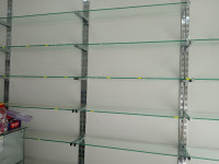 magasins-etagere-en-verre-materiel-cosmetique-zeralda-alger-algerie