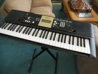 Yamaha YPT-220 61 Key Personal Keyboard with AC Adapter