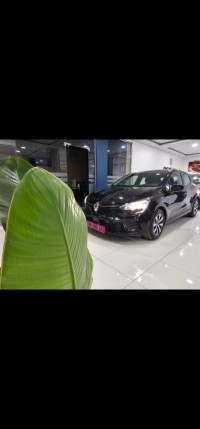 voitures-renault-clio-5-2023-equilibre-guelma-algerie