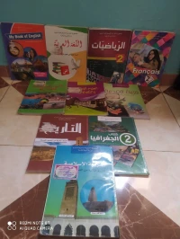كتب السنة الثانية متوسط في حالة جد جيدة 