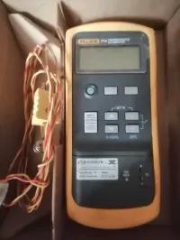 FLUKE714 THERMOCOUPLE CALIBRATOR