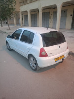 voitures-renault-clio-campus-2013-bye-msila-algerie