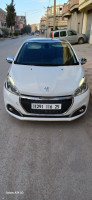 voitures-peugeot-208-2016-allure-facelift-chelghoum-laid-mila-algerie