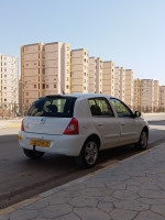 voitures-renault-clio-campus-2015-bye-es-senia-oran-algerie