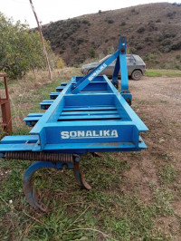 tracteurs-sonalika-undelcues-2016-medjana-bordj-bou-arreridj-algerie