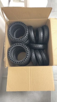 Pneu plein 8,5 pouces