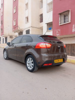 voitures-kia-rio-5-portes-2013-funny-misseghine-oran-algerie