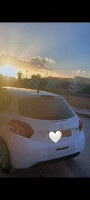 voitures-peugeot-208-2013-allure-laghouat-algerie