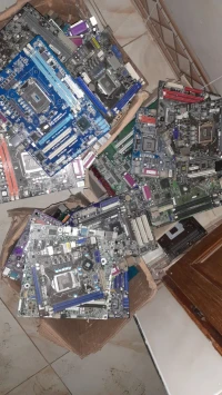 LOT DE CARTE MERE PC EN PANNE