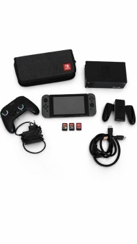 أجهزة-ألعاب-الفيديو-nintendo-switch-noir-a-vendre-avec-3-jeux-une-manette-data-frog-un-poignee-joy-con-dock-pochette-تيزي-وزو-الجزائر