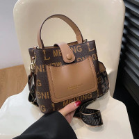 حقيبة-يد-للنساء-sac-a-bandouliere-retro-large-sangle-pour-femme-design-de-niche-luxe-unique-la-mode-2024-باب-الزوار-الجزائر