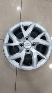 Jantes avec enjoliveurs i10 disponibles 8 jantes 