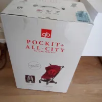 Poussette compacte GB POCKIT qui monte dans l'avion 