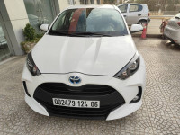 voitures-toyota-yaris-2024-dynamic-hybrid-akbou-bejaia-algerie