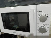 Micro-onde Kenwood 20 litres pose libre + support muralétat 10/10
