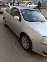 voitures-volkswagen-jetta-2010-khemis-miliana-ain-defla-algerie