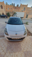 citadine-renault-clio-3-2011-night-and-day-hassi-rmel-laghouat-algerie