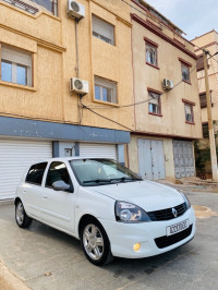 voitures-renault-clio-campus-2013-bye-tlemcen-algerie