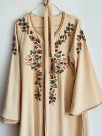 Caftan beige perlé 