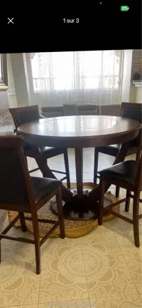 TABLE SALLE A MANGER HAUTE + 4 CHAISES  EN BOIS ROUGE