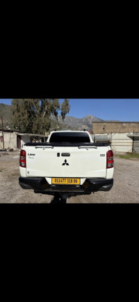 voitures-mitsubishi-l200-2018-doube-cabine-evolution-bejaia-algerie