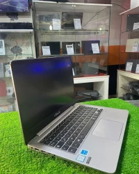 Asus zenbook i5 8Gen 8Gb ram 256Gb ssd 