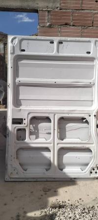 قطع-غيار-المركبات-porte-arriere-et-cote-iveco-النوادر-باتنة-الجزائر