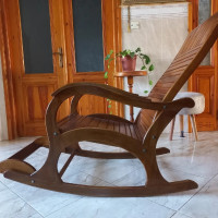 chaises-fauteuils-chaise-balancoire-en-bois-hetre-pour-interieur-livraison-disponible-beni-mered-blida-algerie