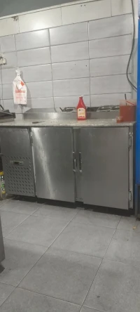 Table de pizza et four à pizza